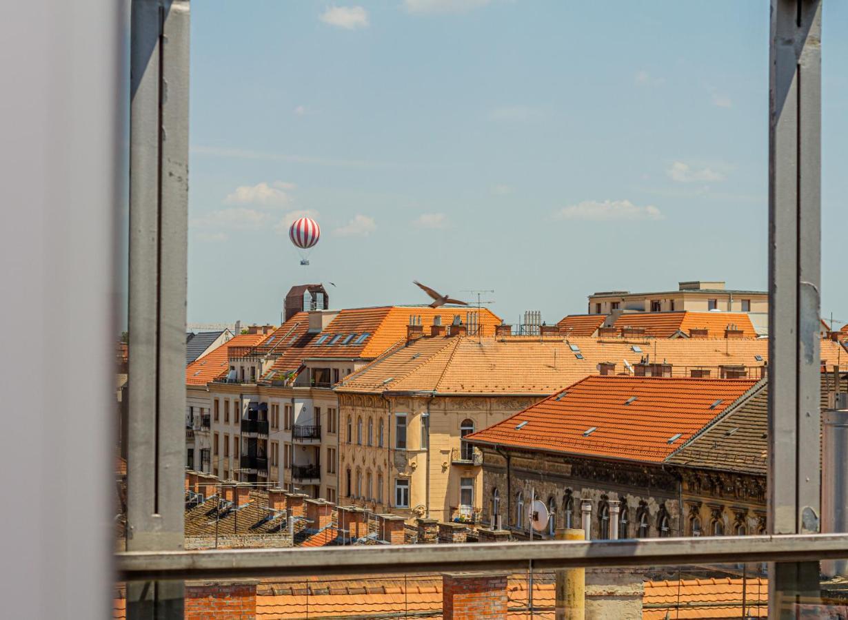 Luxury Apartment With Balcony In Downtown Budapeste Exterior foto