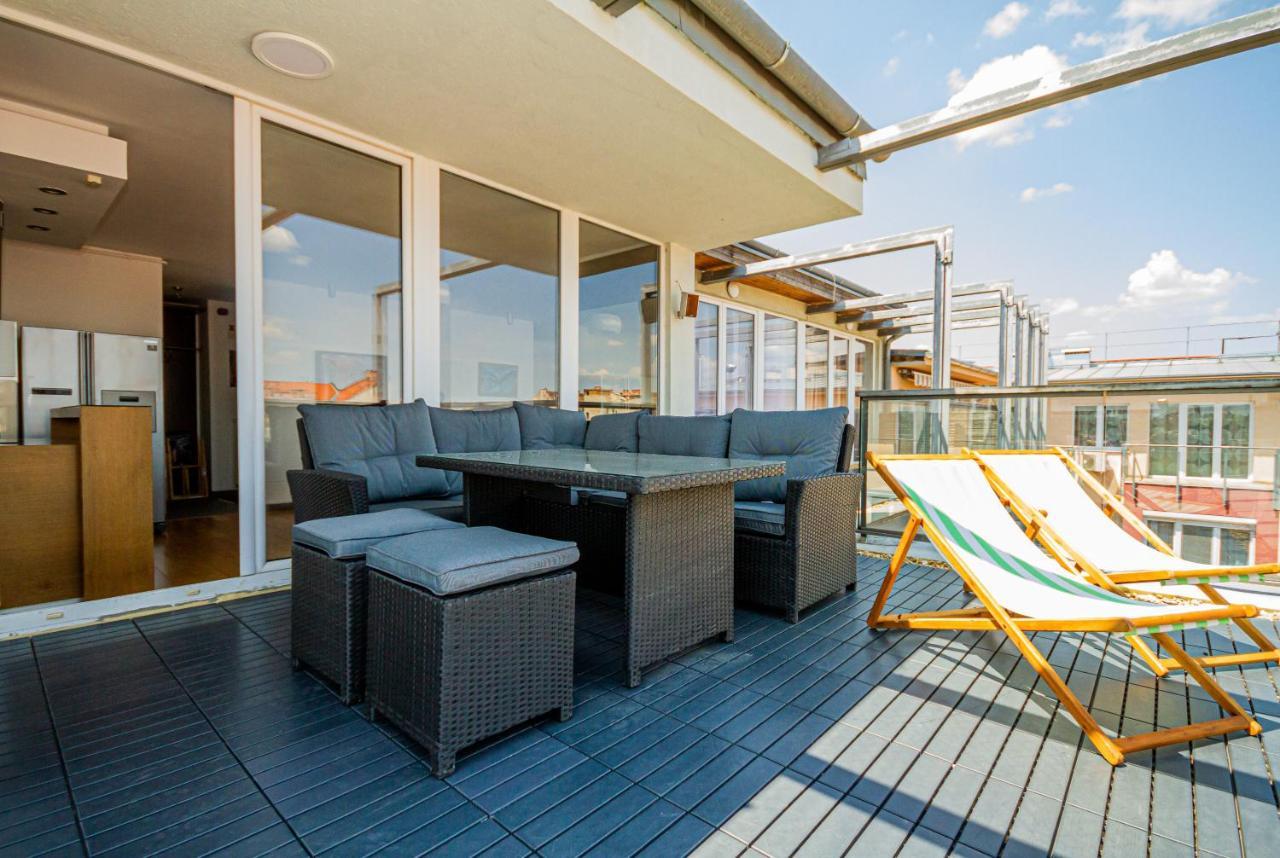 Luxury Apartment With Balcony In Downtown Budapeste Exterior foto